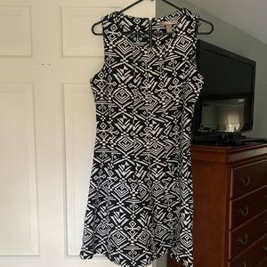Black and white geometric shape dress with exposed zipper in the back